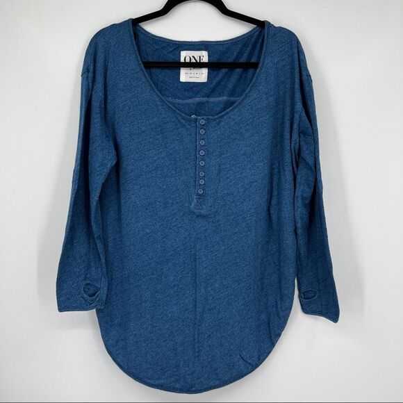 One By One Teaspoon Blue Heathered Knit Side Long Sleeve Button Scoopneck Top - Picture 1 of 10